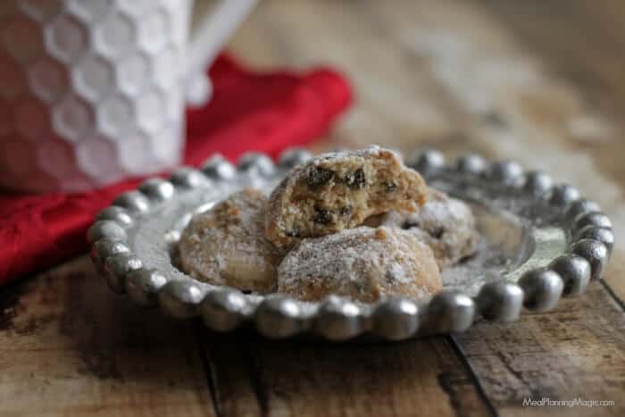 A deliciously light little cookie with the unique flavor combination of cinnamon and chocolate, these Cinnamon Chocolate Chip Butterballs Cookies are a delicious addition to any cookie tray! | Recipe at MealPlanningMagic.com