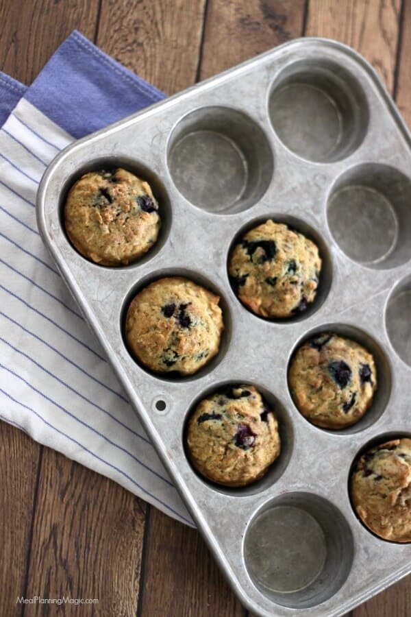 Simple Blueberry Oatmeal Muffins | MealPlanningMagic.com