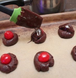 Covering cookies with chocolate