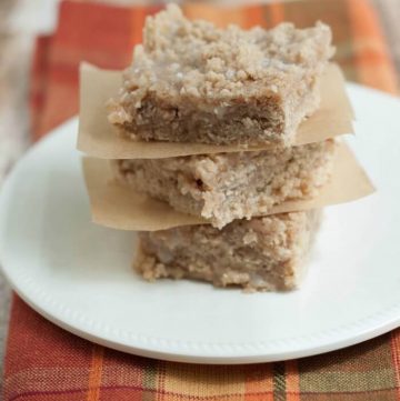 These Apple Cinnamon Streusel Bars are perfect for fall--or any time of year when you want a slightly sweet, cinnamony treat! They come together easily too. Find the recipe at MealPlanningMagic.com
