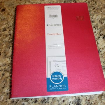 Tips to Choose a Shared Family Calendar to Get Organized! | MealPlanningMagic.com