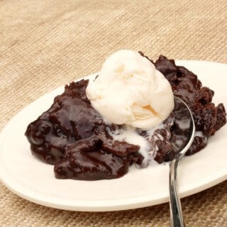 Full of chocolaty goodness, this easy dessert recipe for homemade slow cooker chocolate lava cake is simple to make and oh so yummy! | Find the recipe at MealPlanningMagic.com
