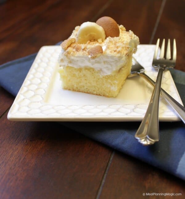 Banana Pudding Poke Cake | MealPlanningMagic.com | #blogflimfood