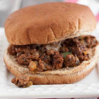 These open-faced pizza sloppy joes come together quickly and easily even on the busiest of nights! Make a double batch to keep some in the freezer for any time! Recipe at MealPlanningMagic.com