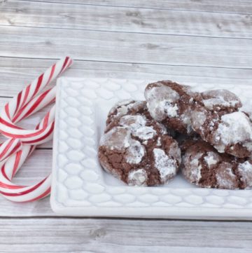 Soft and chewy Chocolate Mint Snow Top Cookies | #12weeksxmastreats | Recipe at www.mealplanningmagic.com