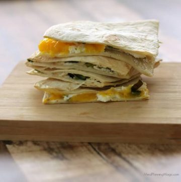 Mango paired with cream cheese gives a nice sweet flavor and the poblano gives enough of a kick to make these Easy Grilled Mango Poblano Quesadillas so delicious! | Recipe at MealPlanningMagic.com