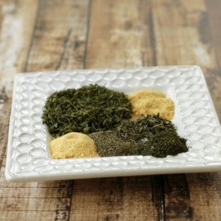 Homemade Ranch Dressing Mix - no salt and SO much better for you than the store bough stuff! | Recipe at MealPlanningMagic.com