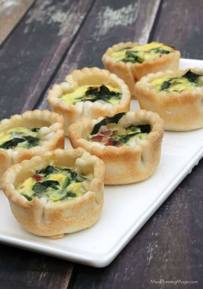 These Make Ahead Bacon, Spinach and Swiss Mini Quiches are SO easy and perfect for breakfast, lunch or snacks. Or even dinner--really! Add a salad and you're good to go. | Recipe at MealPlanningMagic.com