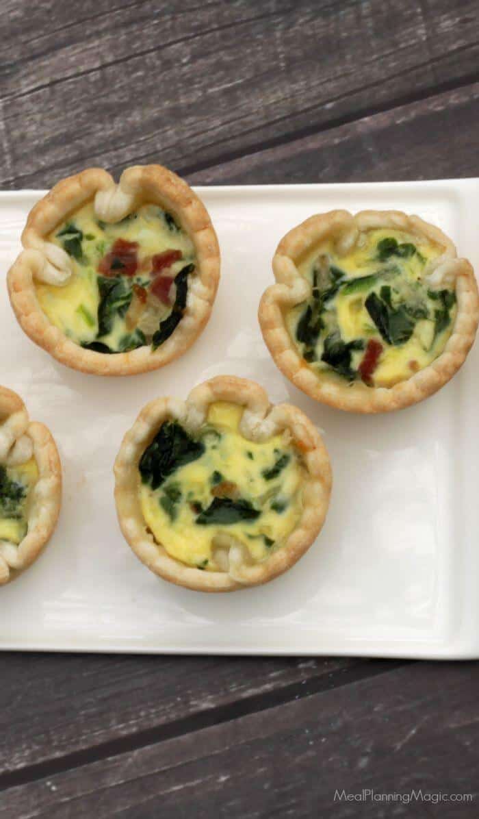 These Make Ahead Bacon, Spinach and Swiss Mini Quiches are SO easy and perfect for breakfast, lunch or snacks. Or even dinner--really! Add a salad and you're good to go. | Recipe at MealPlanningMagic.com