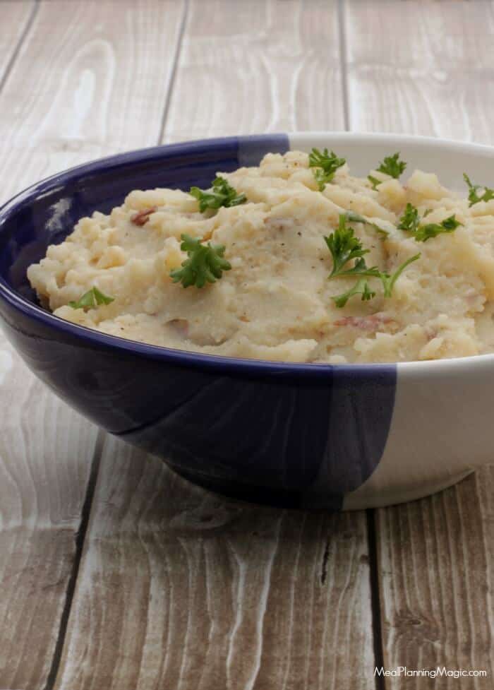 Simple Slowcooker Mashed Potatoes | #FestiveFlavors | Recipe at MealPlanningMagic.com