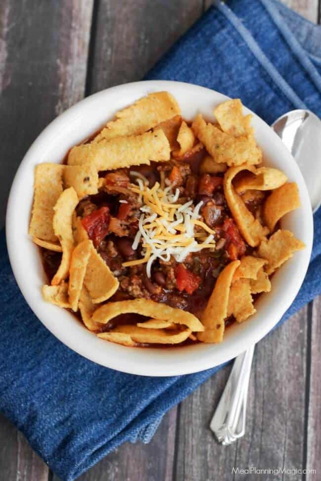 You can enjoy chili year round with Slowcooker Cowboy Chili Frito Pie! Full of better-for-you ingredients, indulge your cravings with this flavorful version! | Recipe at MealPlanningMagic.com