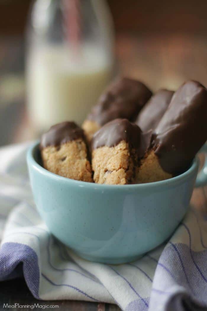 chocolate-chip-biscotti-in-cup-resized