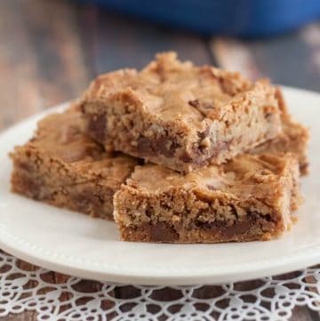 These Bake Sale Brown Sugar Blondie Bars have a slight caramel flavor and are perfect for bake sales, the lunchbox, picnics or just because!