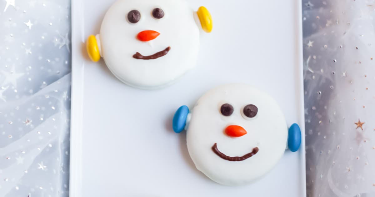 Easy Oreo Snowman Cookies